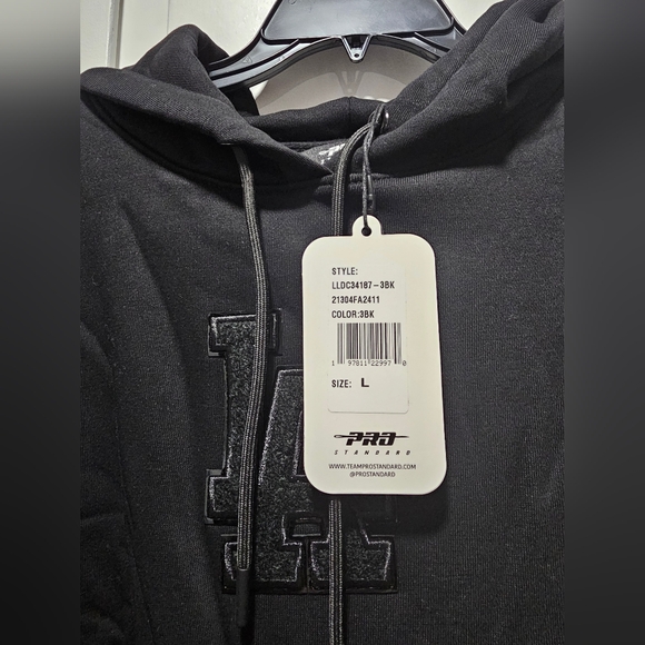 NWT Women's LA Dodgers Pro Standard Triple Black Cropped Pullover Hoodie - Picture 8 of 11